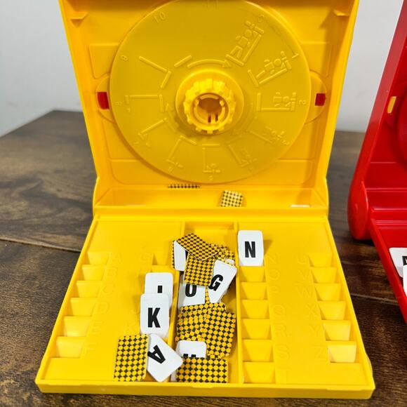 Vintage 1989 Travel Games Hangman Milton Bradley MB - Picture 3 of 8